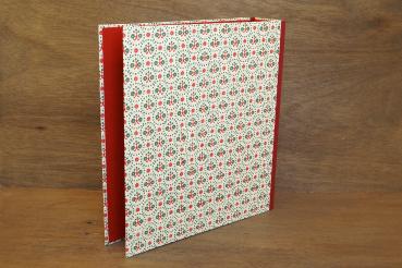 Extra stable folder with solid mechanics